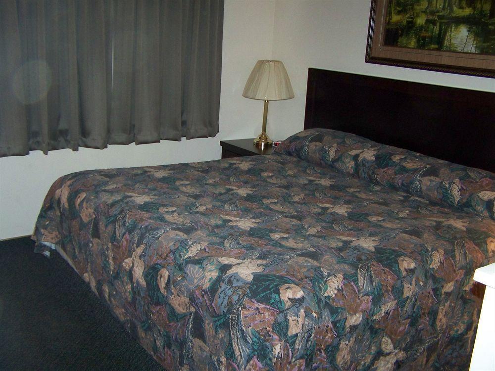 Battlefords Inn Север Батлфорд Экстерьер фото