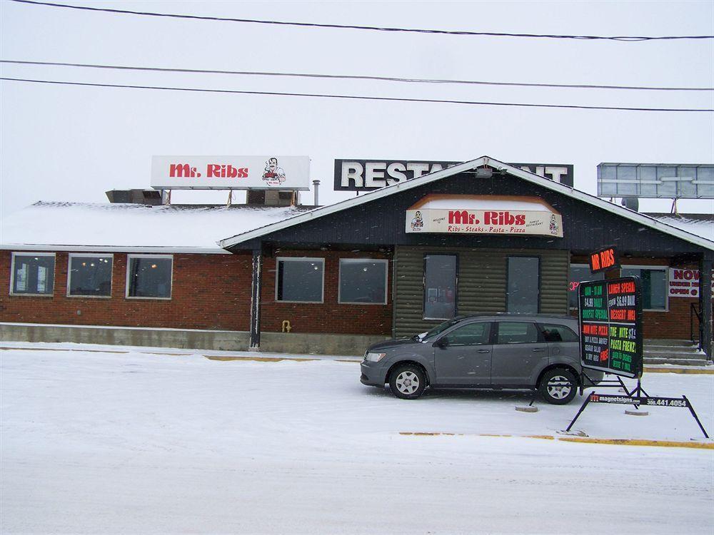 Battlefords Inn Север Батлфорд Экстерьер фото