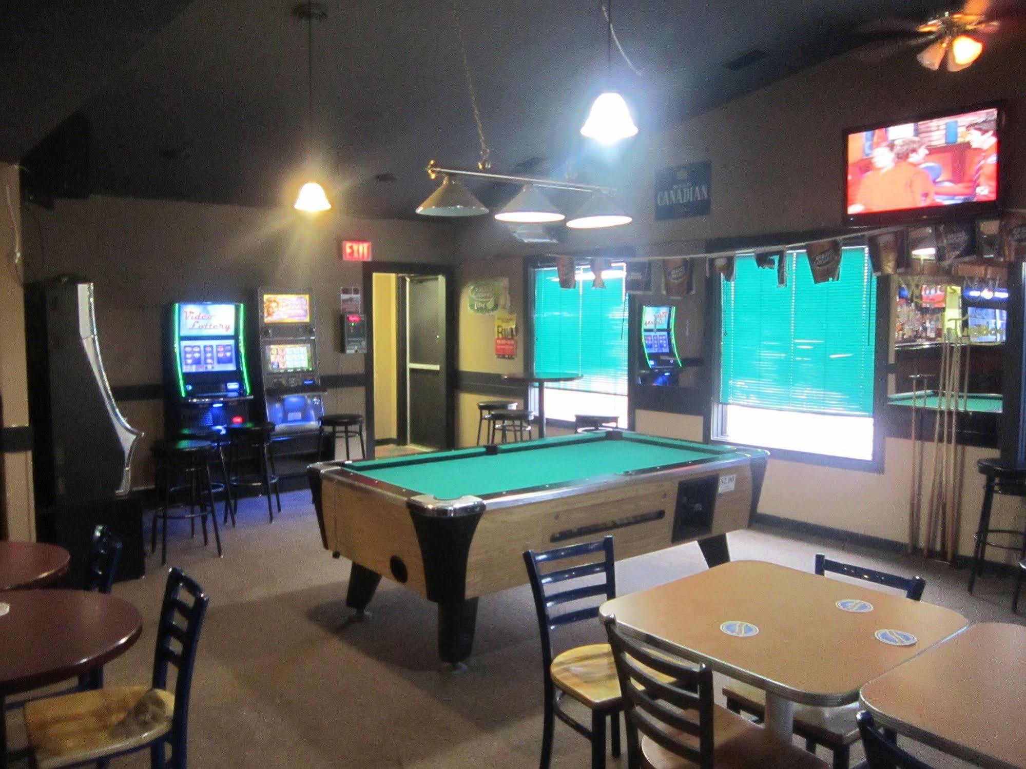 Battlefords Inn Север Батлфорд Экстерьер фото