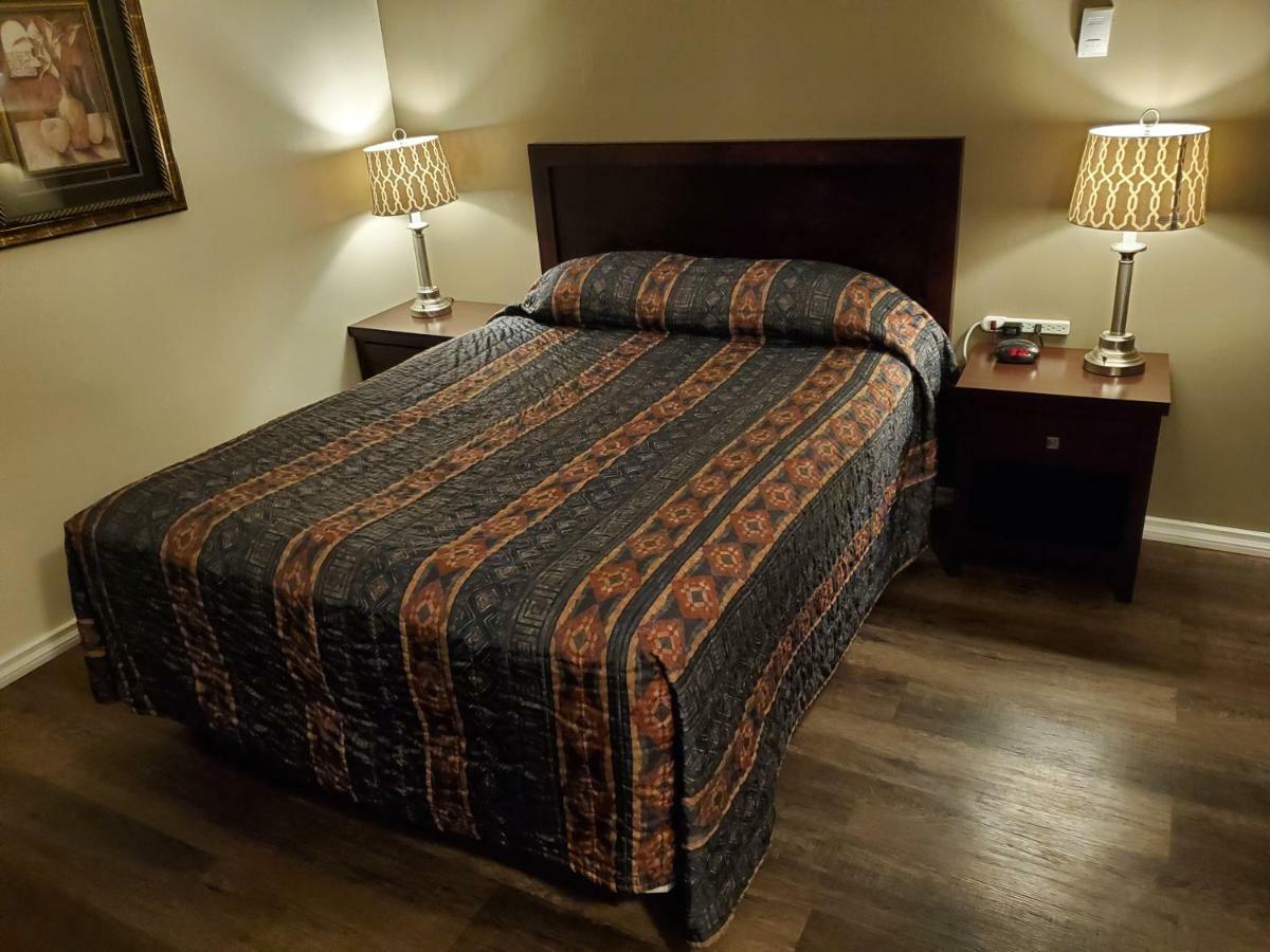 Battlefords Inn Север Батлфорд Экстерьер фото